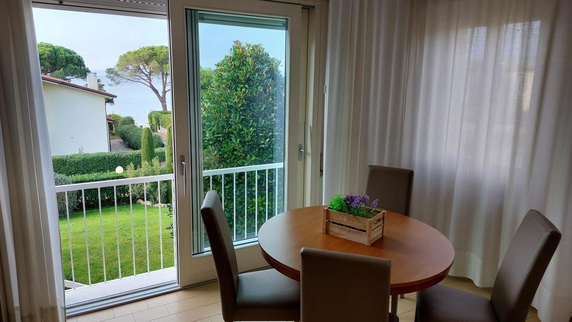 Betulla Lake View Apartment Lazise Exterior photo